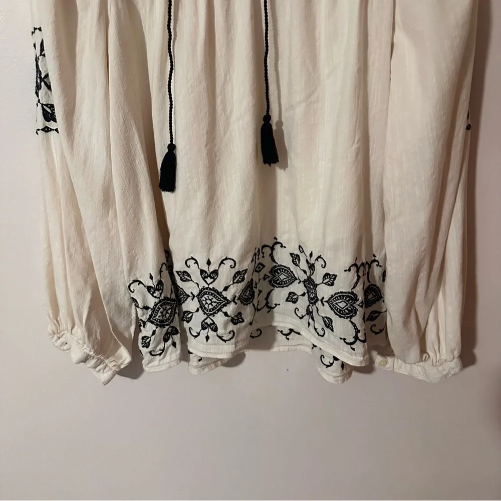 Old Navy‎ Cream Embroidered 3/4 Sleeve Blouse - Picture 4 of 13